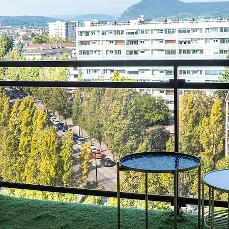 Sky, Avec Vue Imprenable Sur Et Place De Parking *