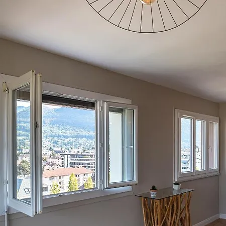 Sky, Avec Vue Imprenable Sur Et Place De Parking